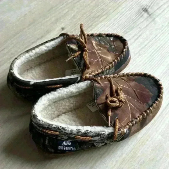 DBL Barrel warm indoor outdoor shoes in camouflage print size 1/2 boys - Picture 1 of 3